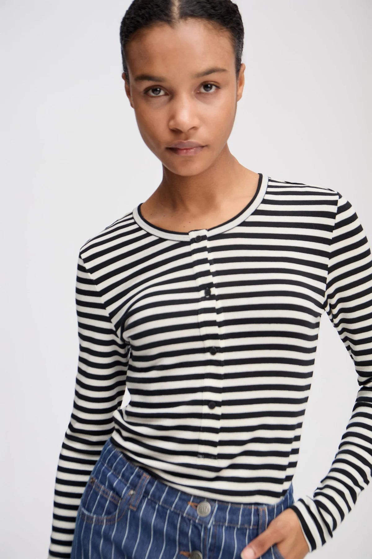MUNTHE LEVOMA TOP GESTREEPT BLACK