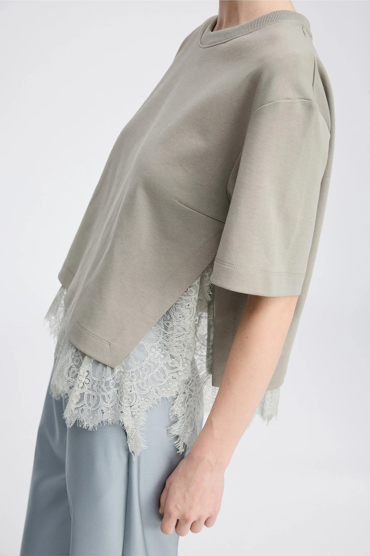MUNTHE RACH TEE GREY