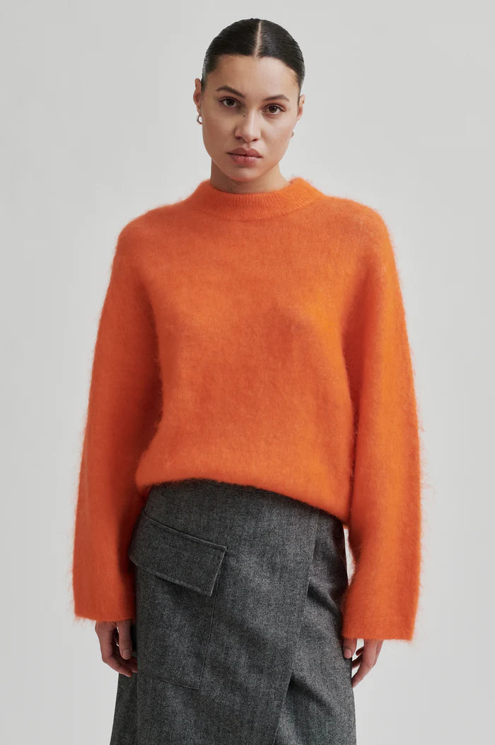 SECOND FEMALE ANNELEEN TRUI ORANJE - S. LABELS