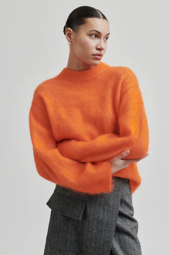 SECOND FEMALE ANNELEEN TRUI ORANJE - S. LABELS