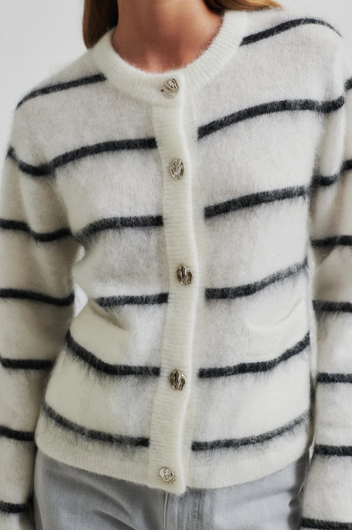 SECOND FEMALE OVALINA VEST WIT STREEP
