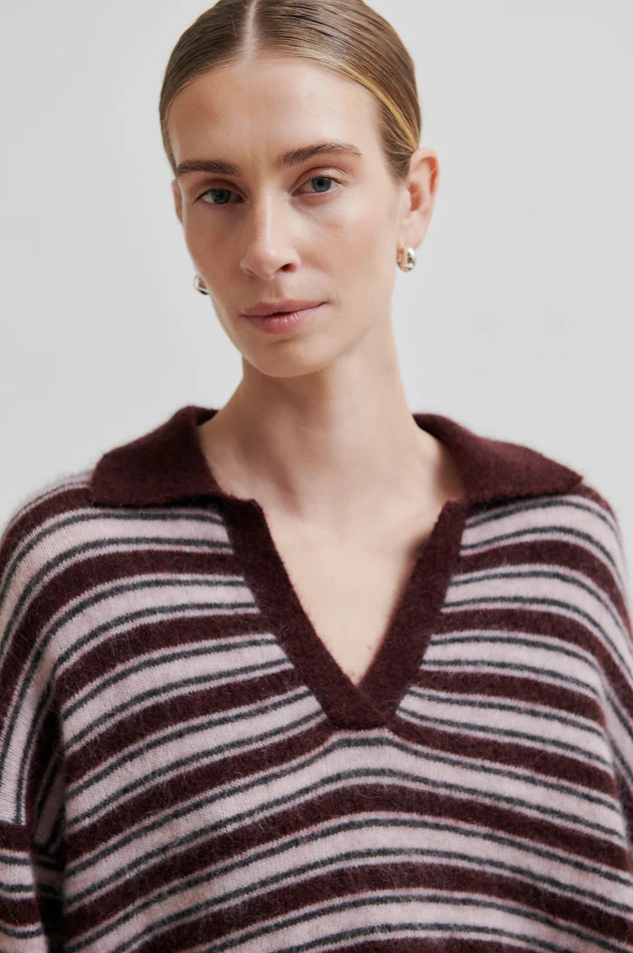 SECOND FEMALE VIENNA KNIT COLLAR