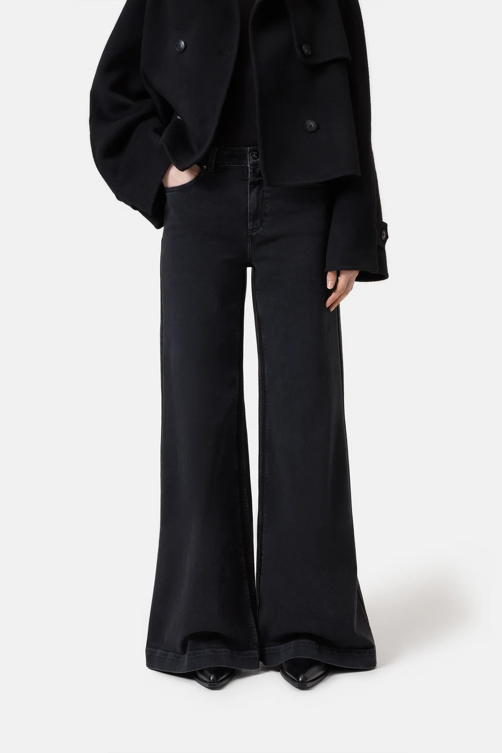 CLOSED GLOW-UP WIDE FIT FLARED BLACK