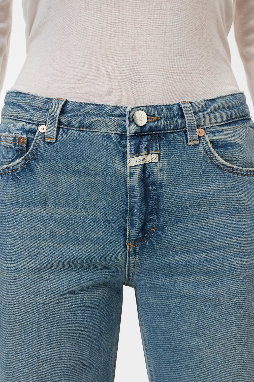 CLOSED GILLAN STRAIGHT JEANS DISTRESSED MID BLUE