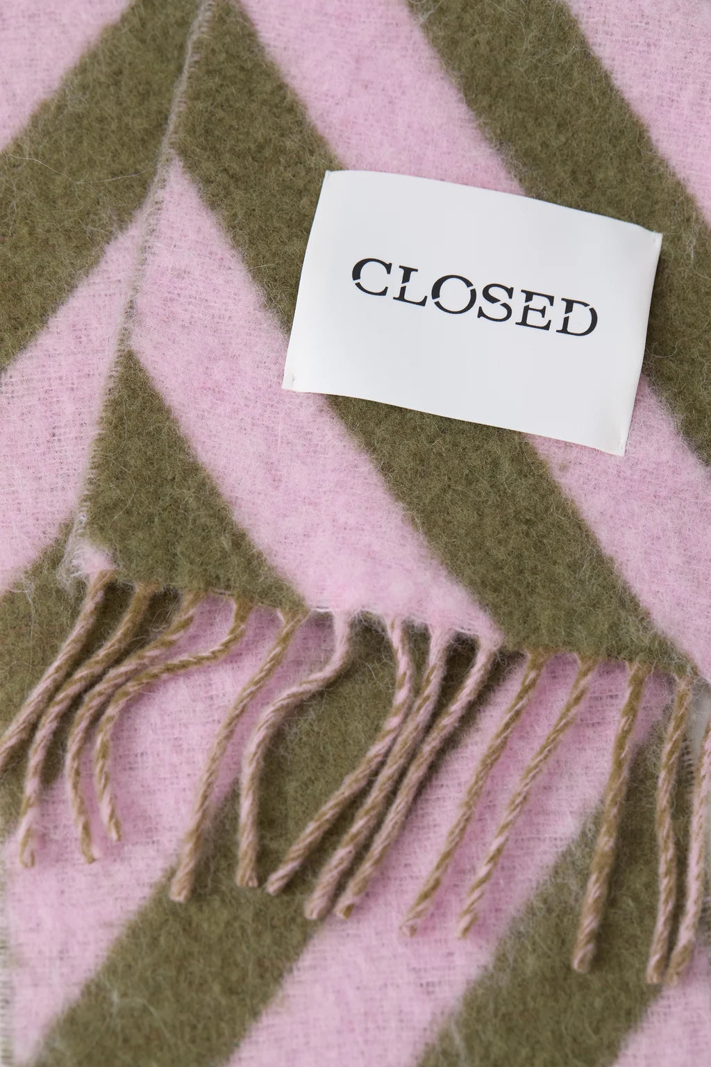 CLOSED SCARF STRIPED