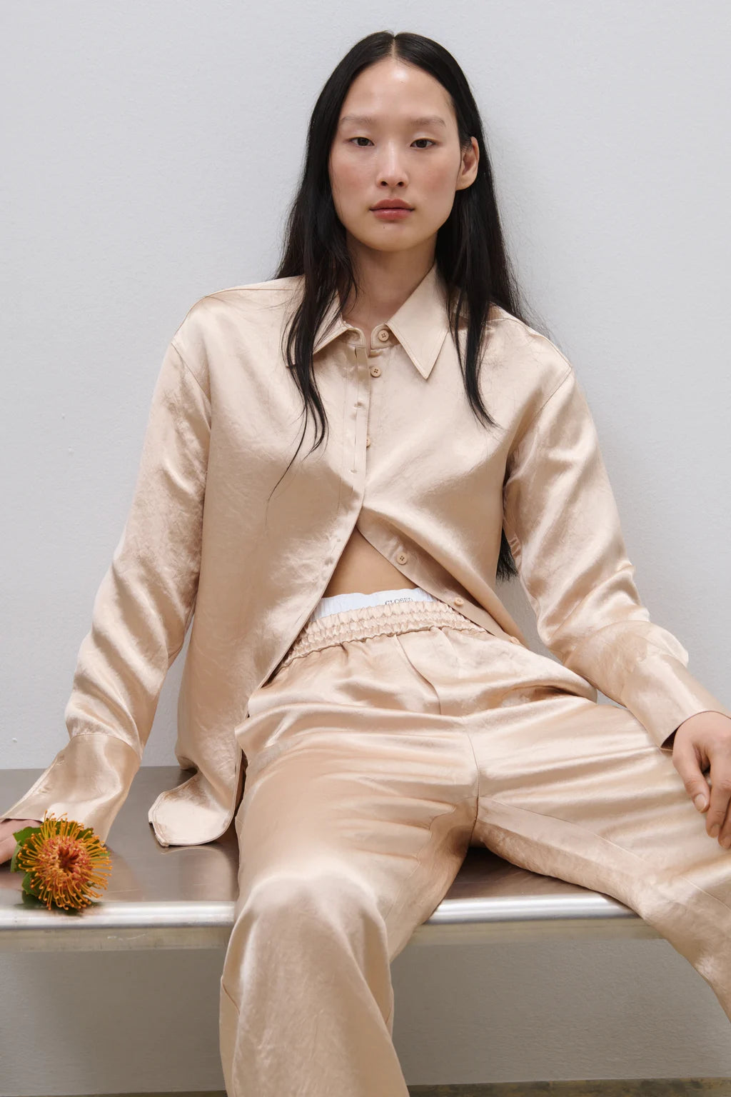 CLOSED GESTRUCTUREERDE SATIJNEN BLOUSE
