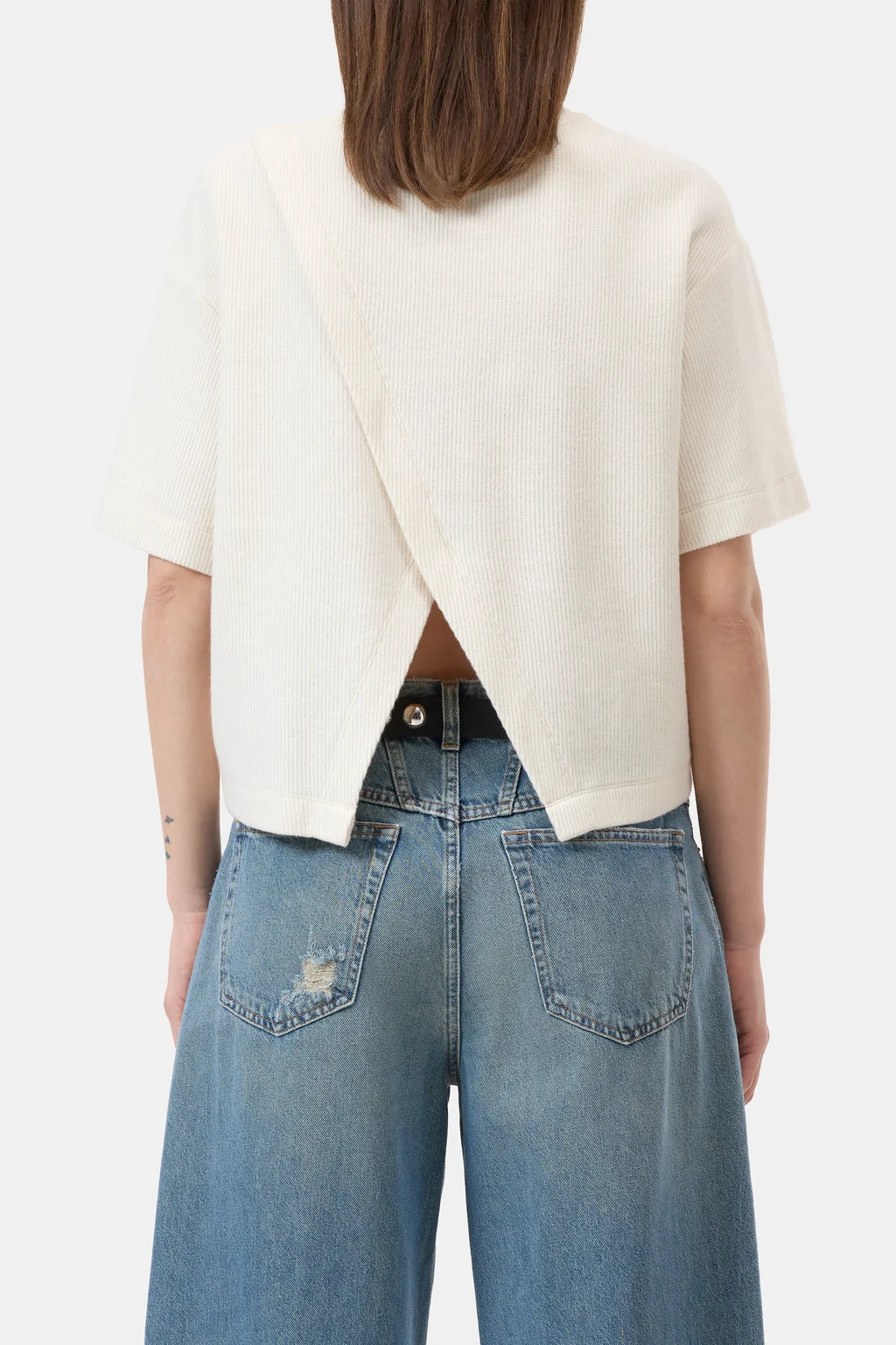 CLOSED BACK SLIT TEE ECRU