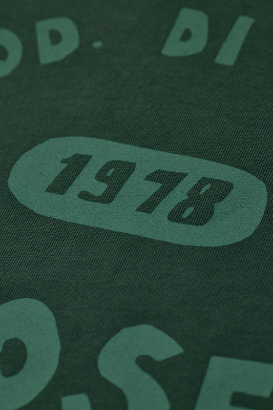 CLOSED BOXY TEE MET OPDRUK GREEN - S. LABELS