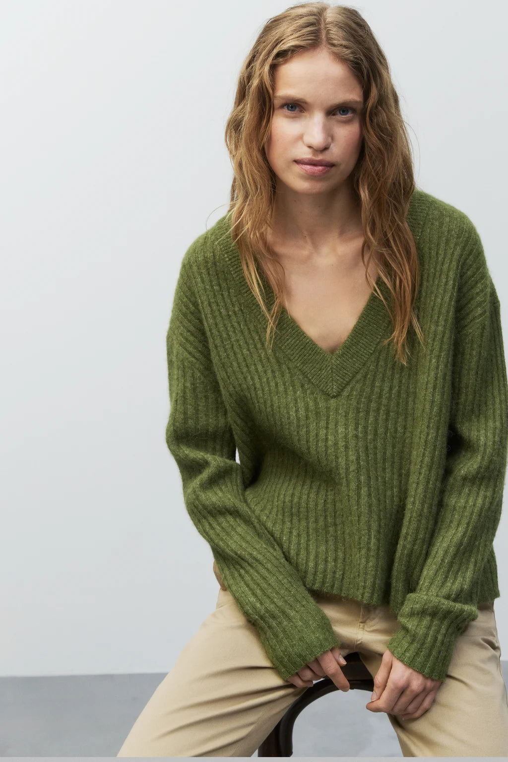 CLOSED WOL EN ALPACA V-HALS TRUI PISTACHIO