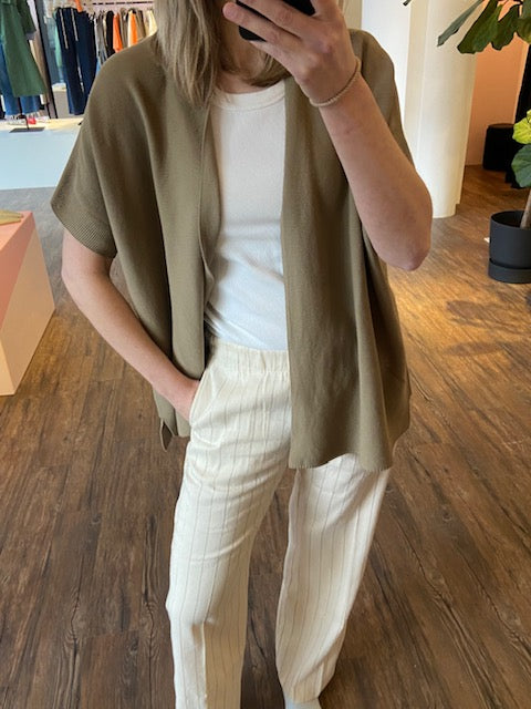 NO MAN'S LAND KATOENEN VEST MOUWLOOS KAKI WALNUT - S. LABELS