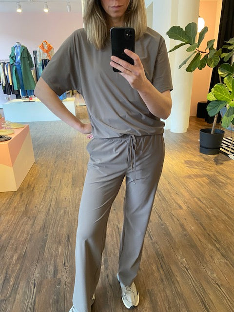 NO MAN'S LAND TRAVEL PANTS TAUPE