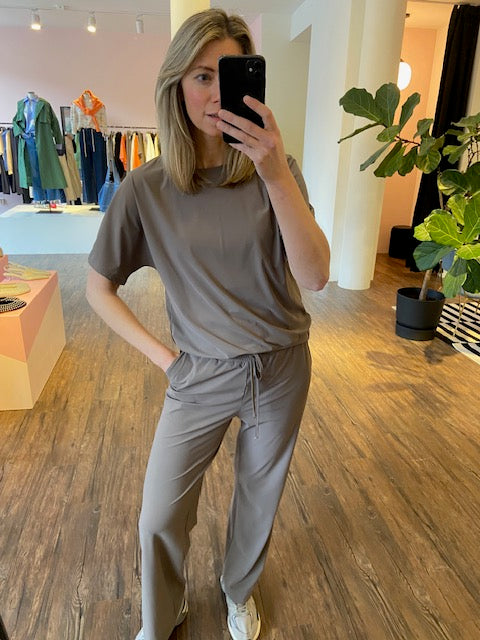 NO MAN'S LAND TRAVEL PANTS TAUPE
