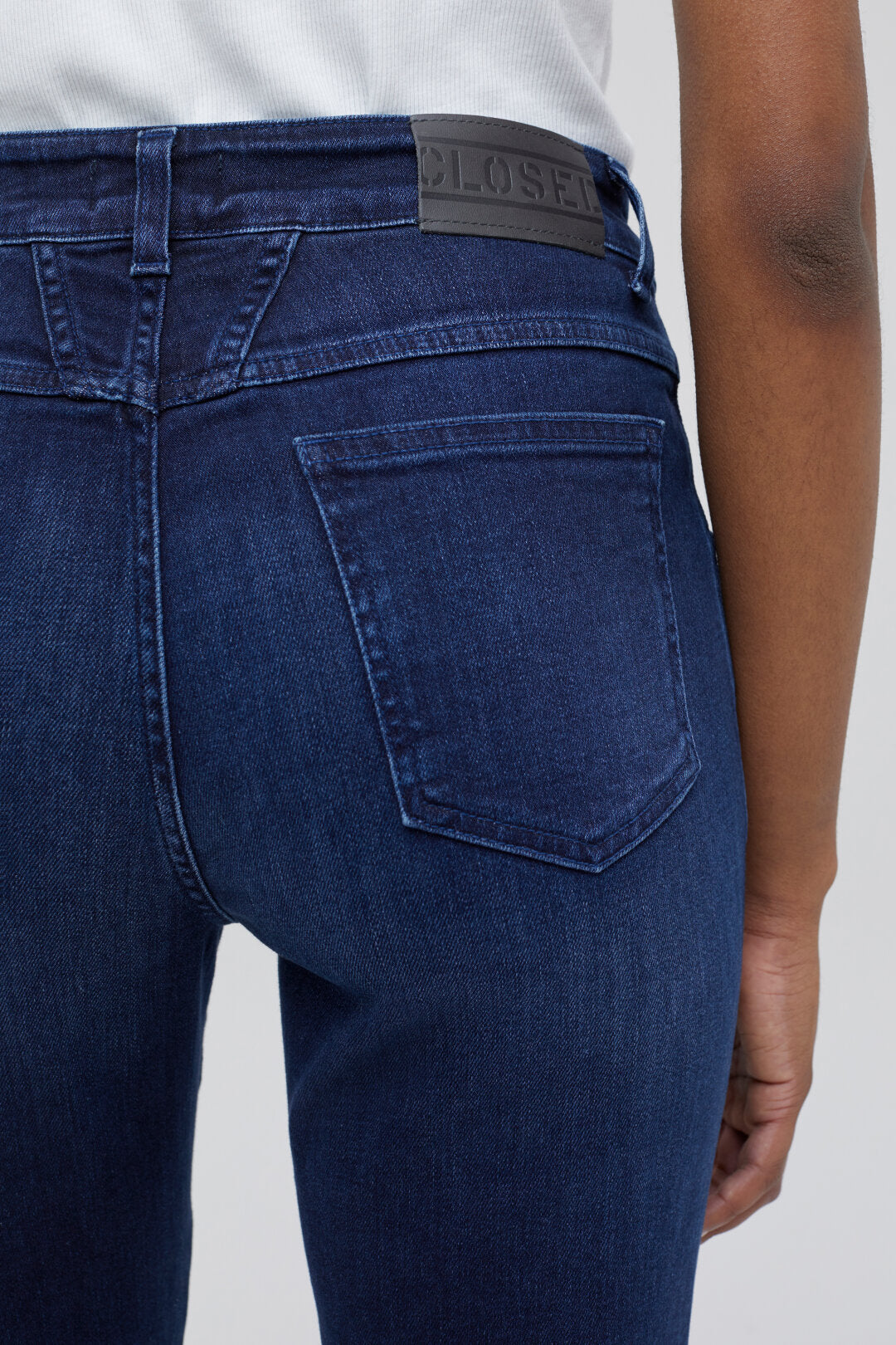 CLOSED PEDAL PUSHER SUPER STRETCH DEEP BLUE DENIM - S. LABELS