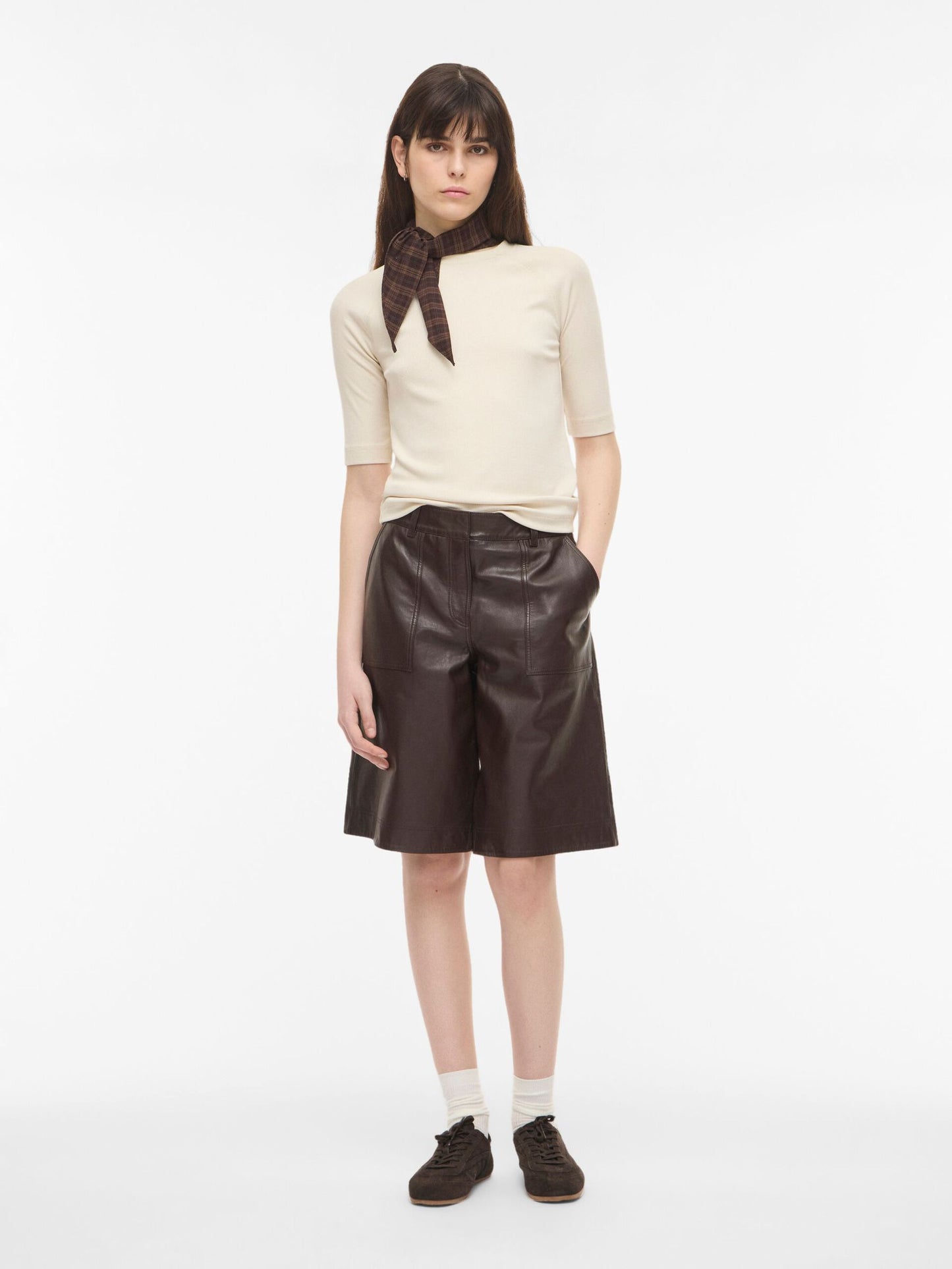 ROUGE EDIT ROUND NECK RIBBED TOP CREAM
