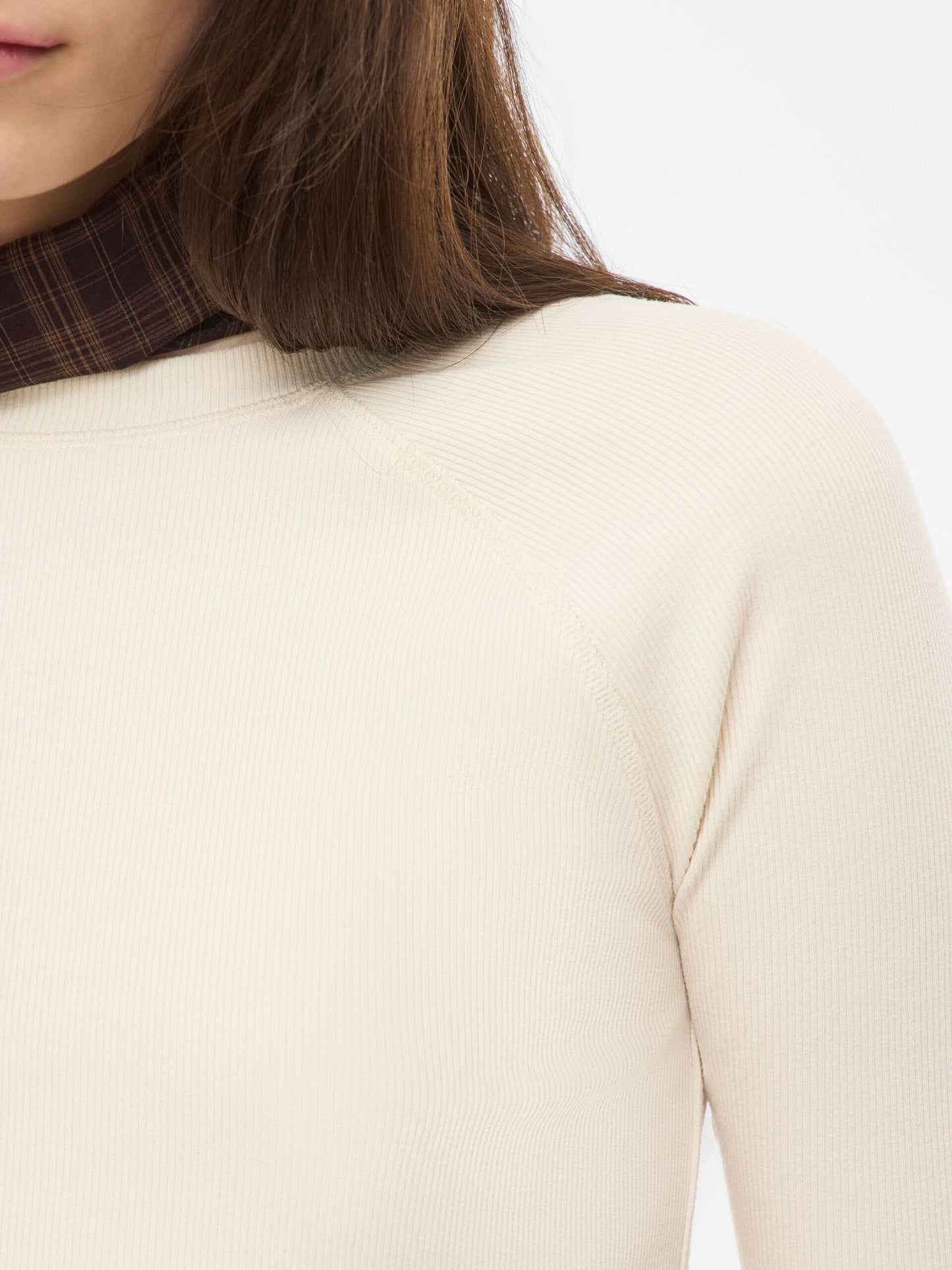 ROUGE EDIT ROUND NECK RIBBED TOP CREAM