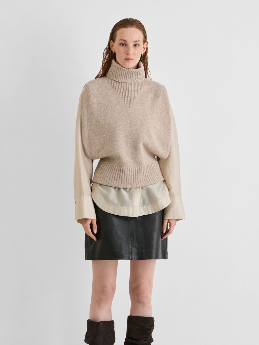 ROUGE EDIT TURTLENECK KNITTED VEST SAND