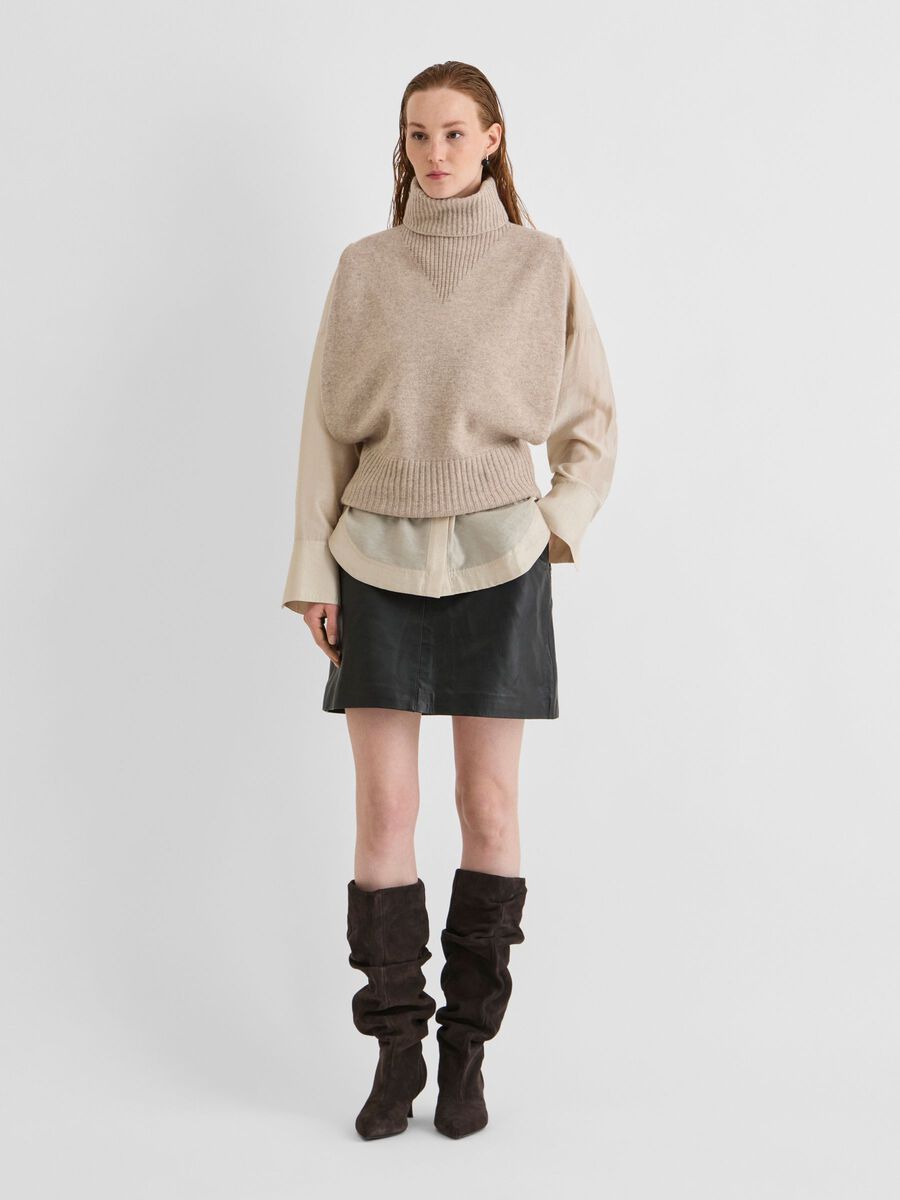 ROUGE EDIT TURTLENECK KNITTED VEST SAND