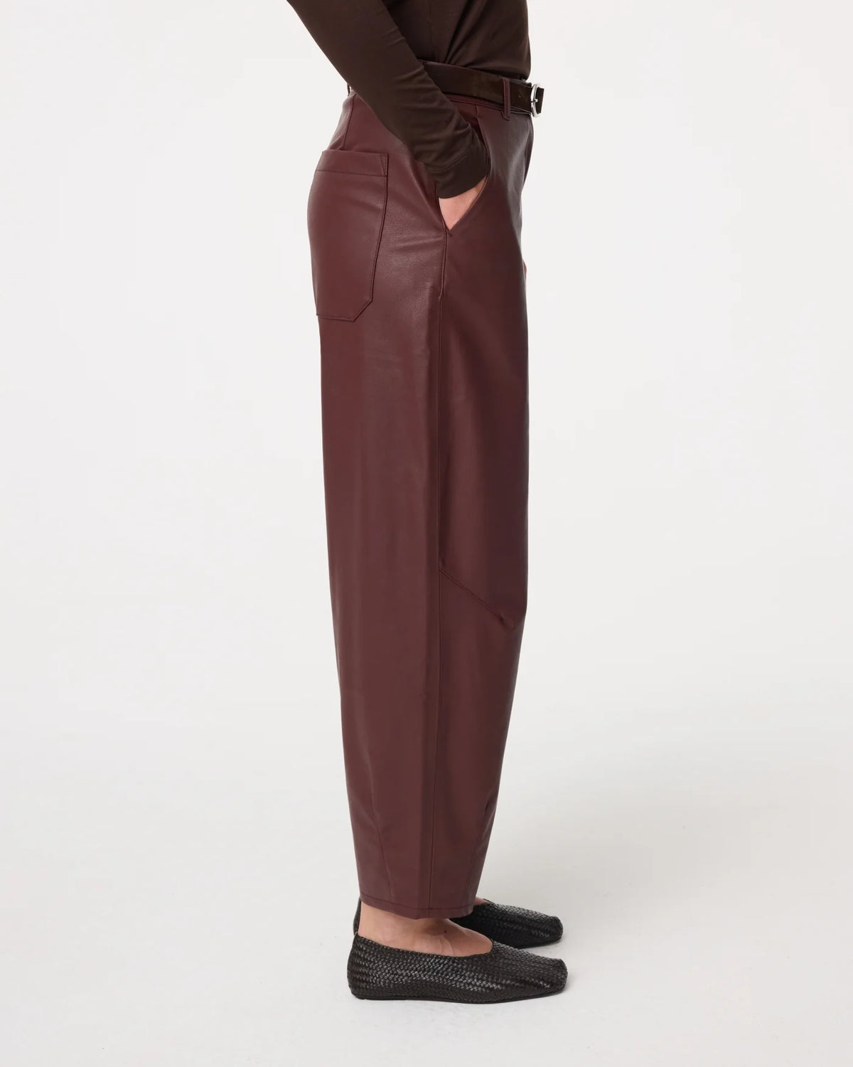 KNIT-TED FAUX LEATHER ALBA PANTS BURGUNDY
