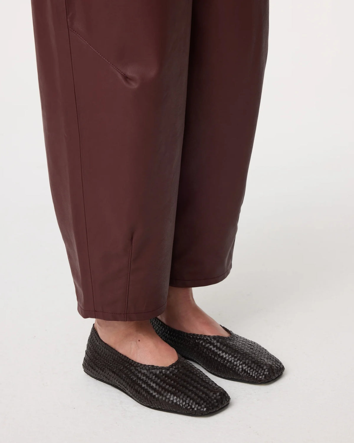 KNIT-TED FAUX LEATHER ALBA PANTS BURGUNDY