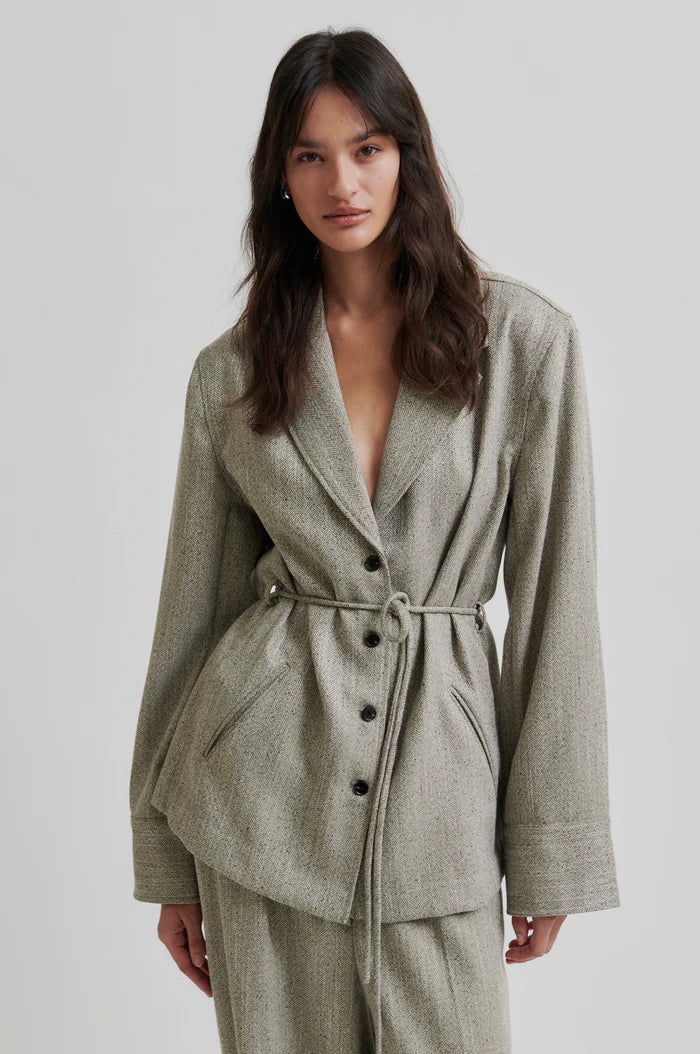 SECOND FEMALE JUN BLAZER