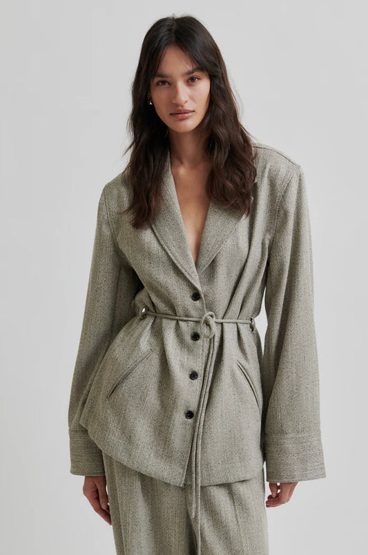 SECOND FEMALE JUN BLAZER
