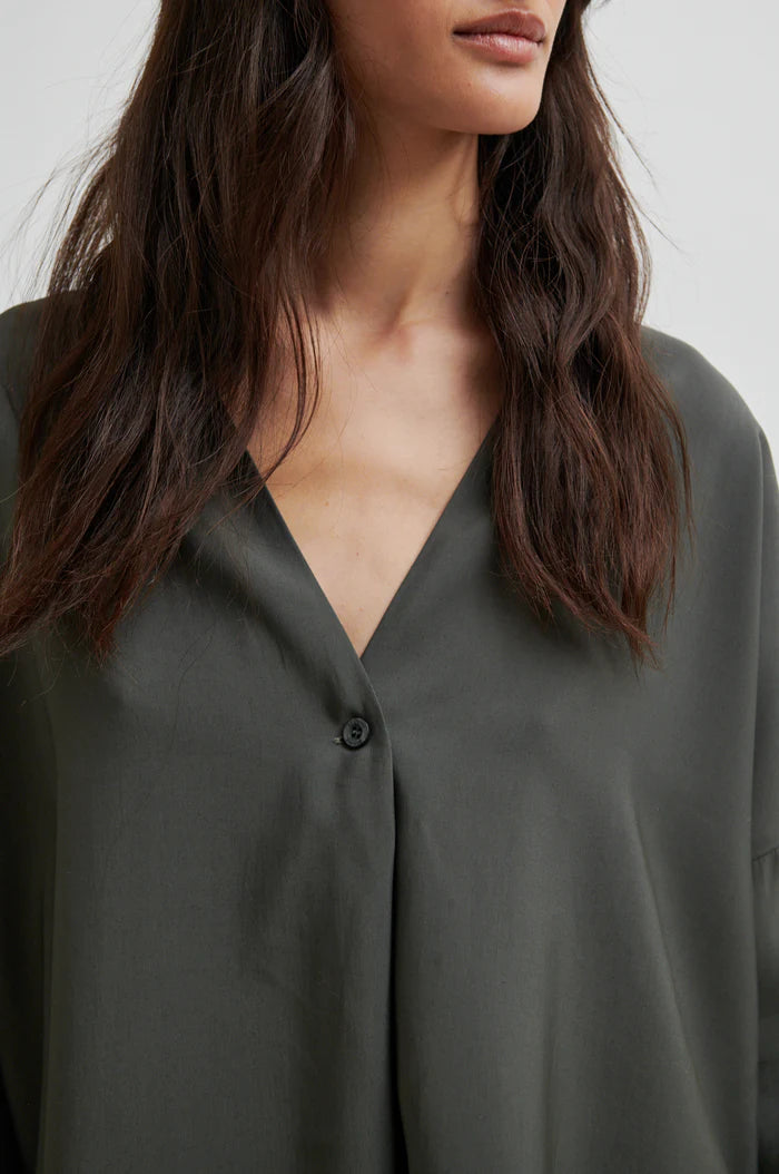 SECOND FEMALE TIMELINE BLOUSE BELUGA