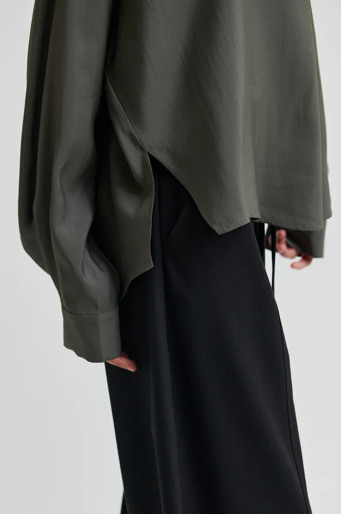 SECOND FEMALE TIMELINE BLOUSE BELUGA