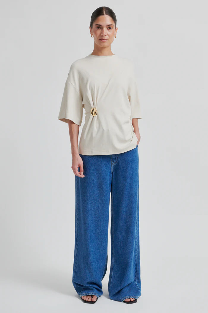 SECOND FEMALE ENORA BROOCH TEE BEIGE - S. LABELS