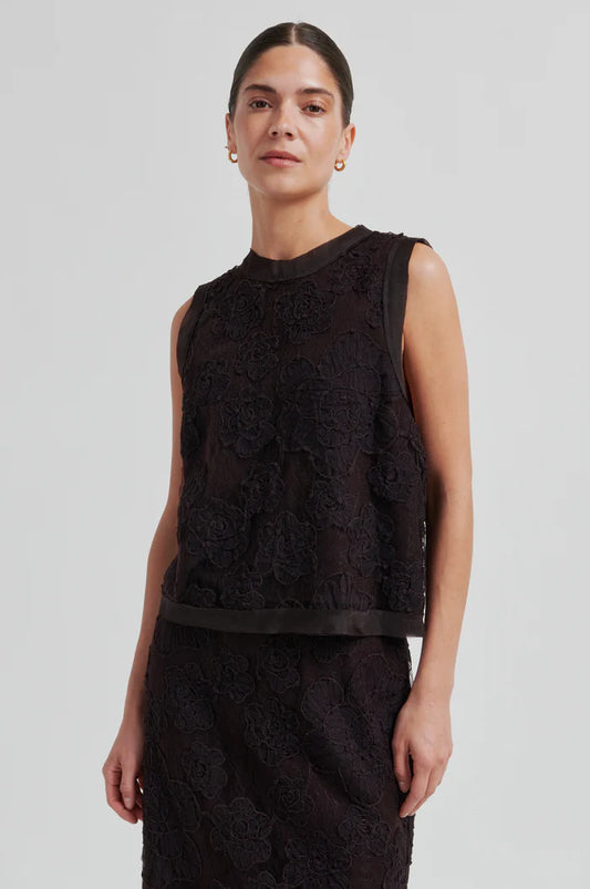 SECOND FEMALE DAYSEE TOP