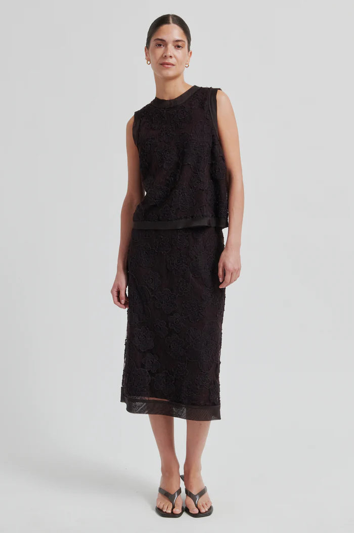 SECOND FEMALE DAYSEE TOP