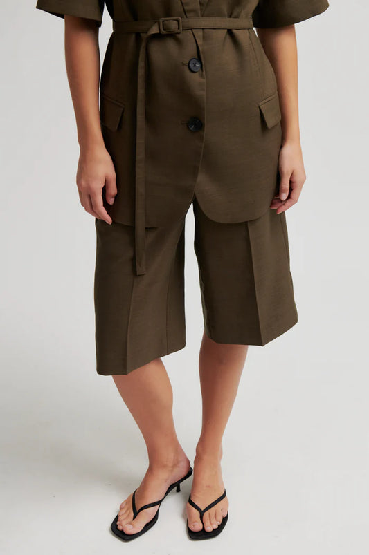 SECOND FEMALE SHARO LONG SHORTS