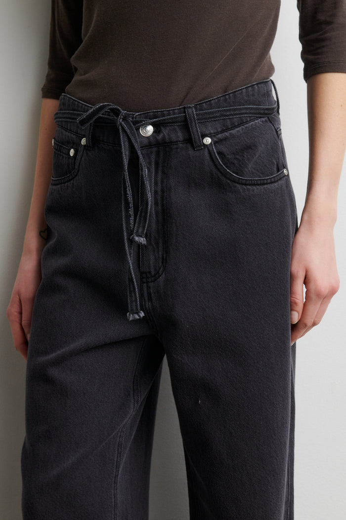 SECOND FEMALE IRVANA DENIM JEANS DARK GREY / BLACK