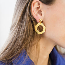 Afbeelding in Gallery-weergave laden, BETTY BOGAERS Ball Stud with Hexagon Earring Gold Plated
