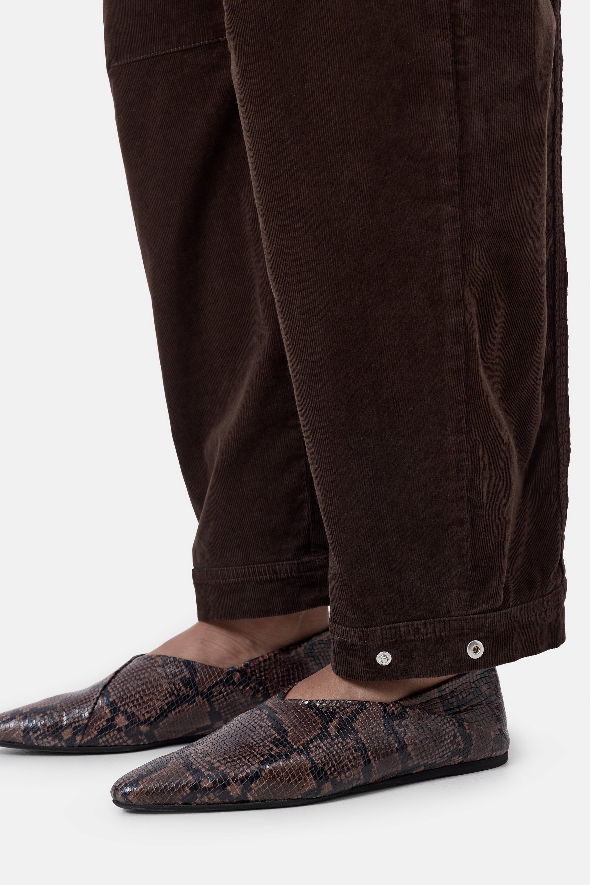 CLOSED RHANNON CORDUROY MAHAGONY BROWN - S. LABELS