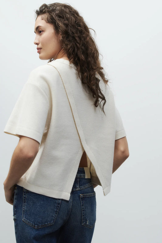 CLOSED BACK SLIT TEE ECRU
