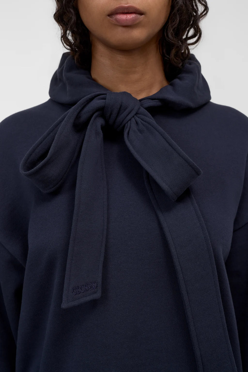 CLOSED BOW TIE HOODIE DARK NIGHT