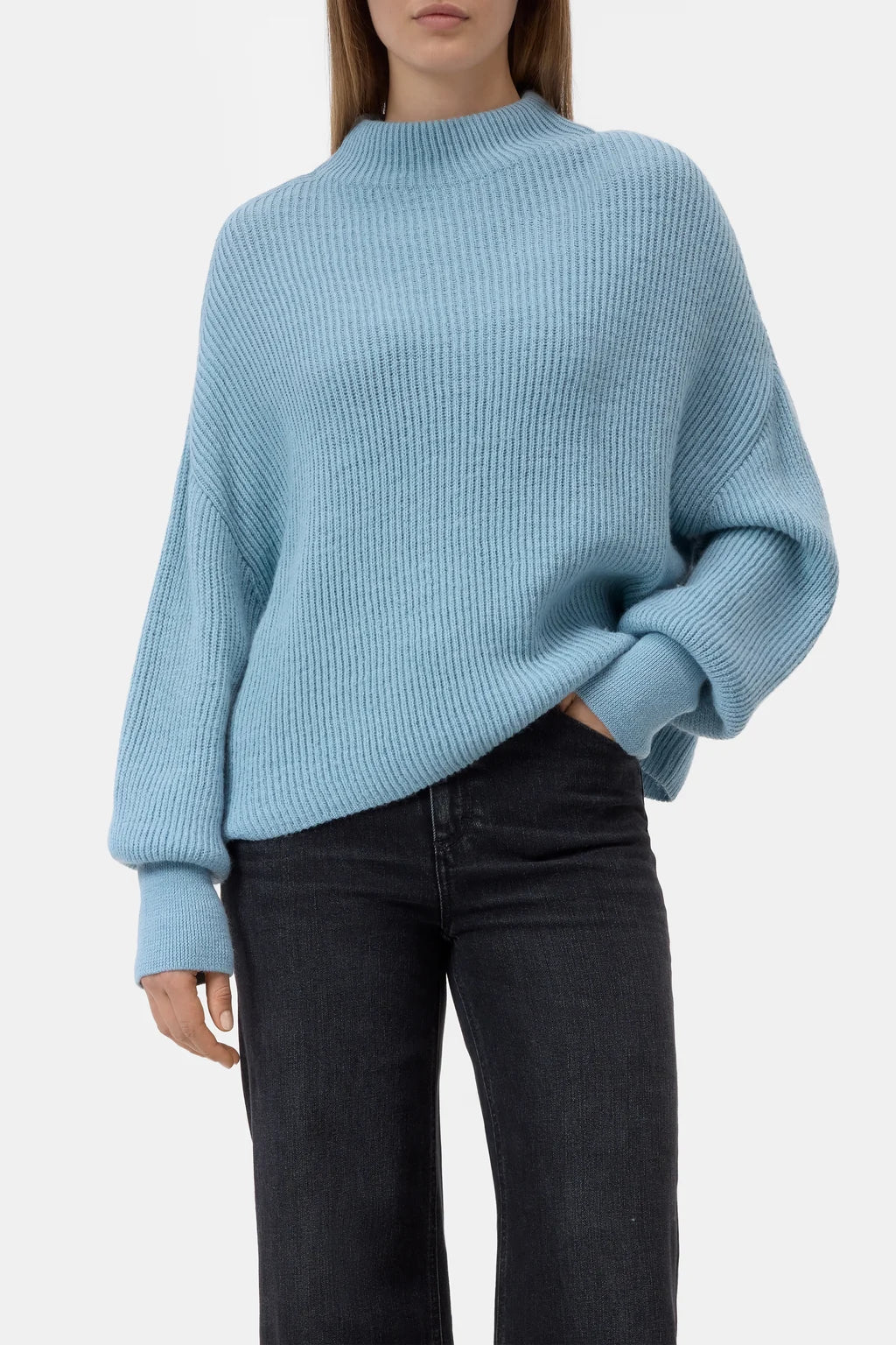 CLOSED FUNNEL NECK BREEZE BLUE