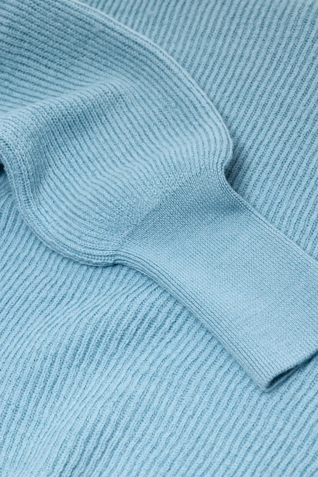 CLOSED FUNNEL NECK BREEZE BLUE