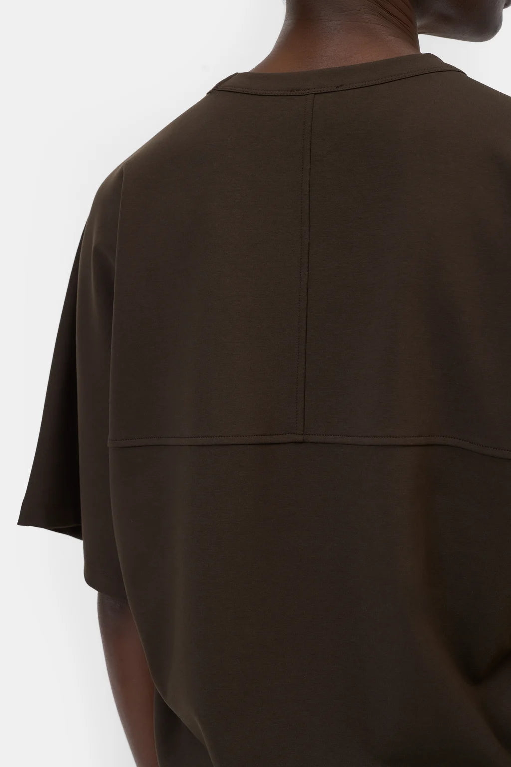 CLOSED YOKE DRESS BRUIN