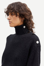 Afbeelding in Gallery-weergave laden, SAMSOE MANDIE MOCK NECK BLACK
