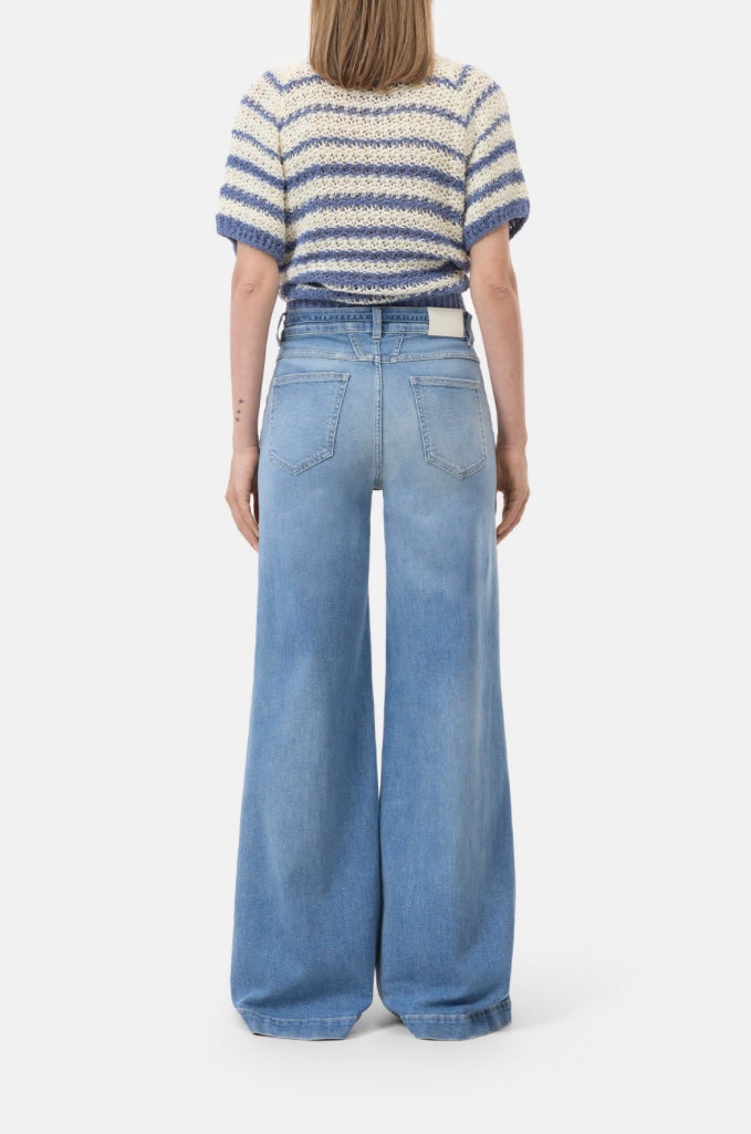CLOSED GLOW-UP WIDE FIT FLARED MID BLUE STRETCH JEANS - S. LABELS