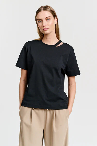 CHPTR-S SLEEK T-SHIRT BLACK