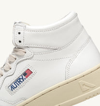 Afbeelding in Gallery-weergave laden, AUTRY MEDALIST MID CUT SNEAKERS GOATSKIN WHITE - S. LABELS
